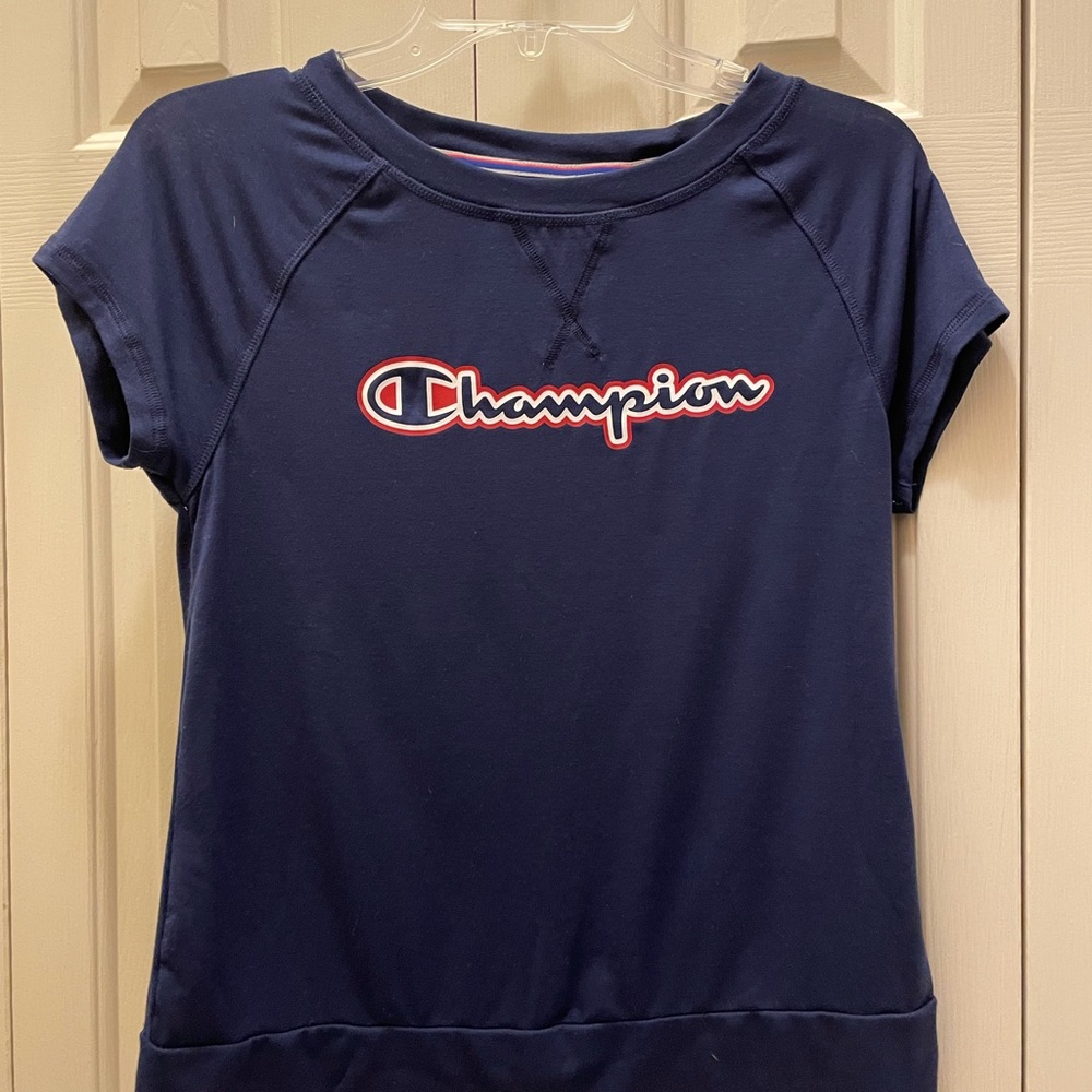 Women’s Champion t-shirt, size xs